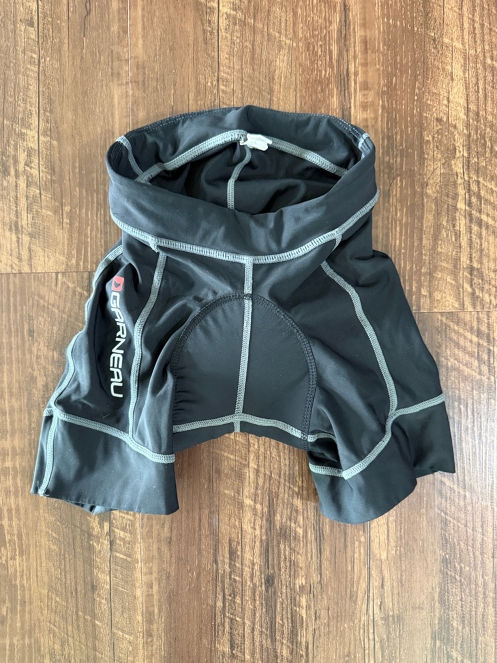 Louis Garneau Black Cycling Shorts with Light Gray Stitching JR XS